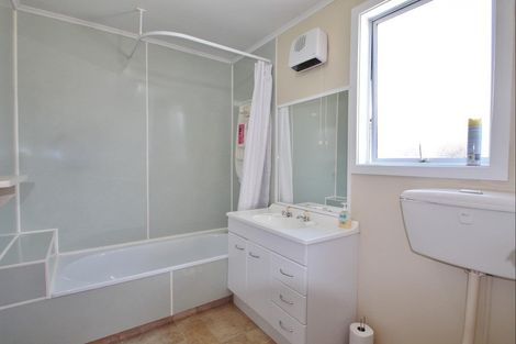 Photo of property in 61 Middle Street, Pukerau, Gore, 9772