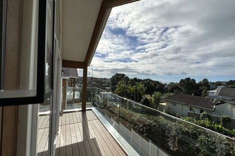 Photo of property in 7b Garadice Road, Rothesay Bay, Auckland, 0630