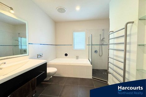 Photo of property in 86 Wiseley Road, West Harbour, Auckland, 0618