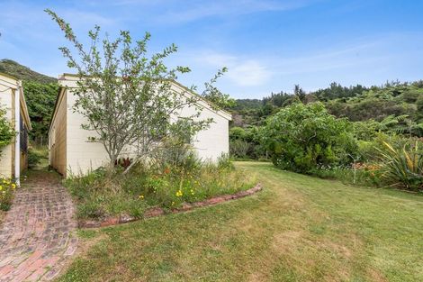 Photo of property in 41 Gardiner Grove, Wainuiomata, Lower Hutt, 5014