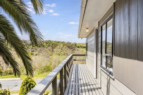 Photo of property in 10 Albatross Close, Whitby, Porirua, 5024