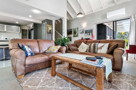 Photo of property in 122 Waireka Place, Whangamata, 3620