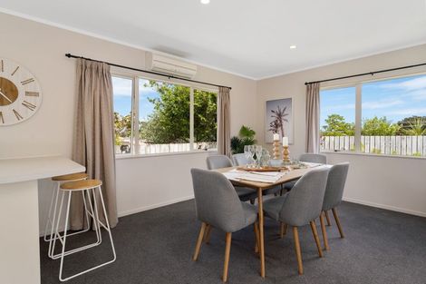 Photo of property in 43 Weggery Drive, Waikanae Beach, Waikanae, 5036