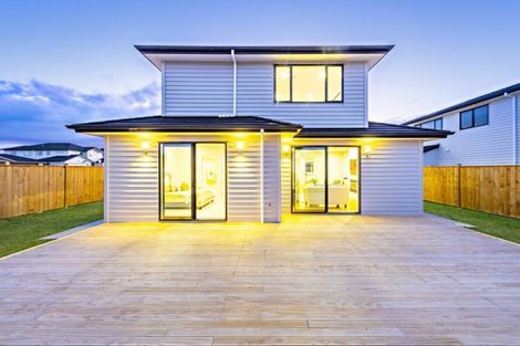 Photo of property in 4 Pahekeheke Road, Karaka, Papakura, 2113