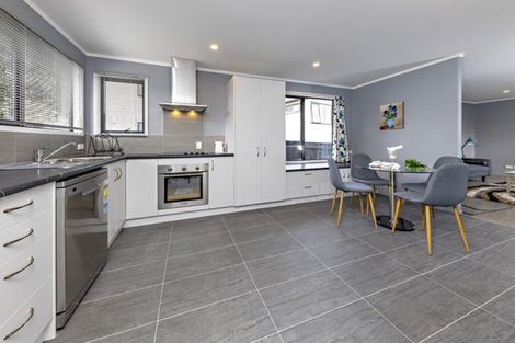 Photo of property in 4 Ririno Place, Manurewa, Auckland, 2102