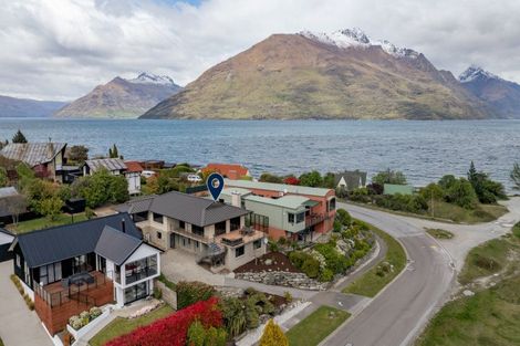 Photo of property in 12 Grove Lane, Kelvin Heights, Queenstown, 9300