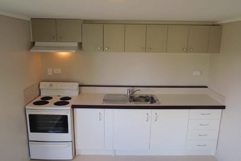 Photo of property in 1/4 Tallington Crescent, Torbay, Auckland, 0630