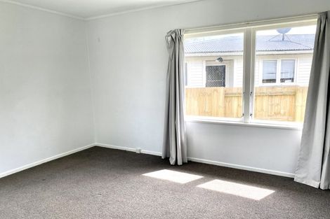 Photo of property in 123 Riverpark Crescent, Henderson, Auckland, 0610