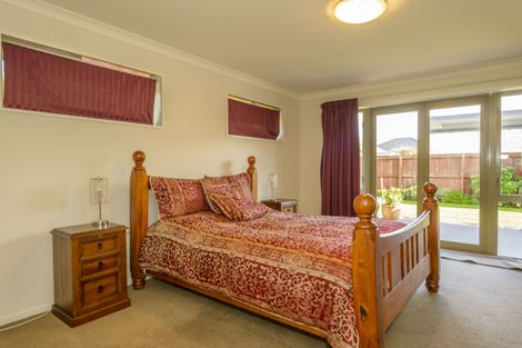 Photo of property in 33 Bottle Lake Drive, Parklands, Christchurch, 8083