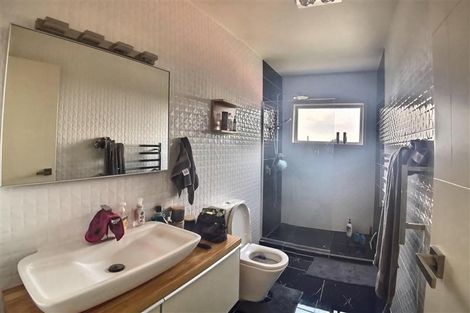 Photo of property in 11b Bank Street, Hillcrest, Auckland, 0627