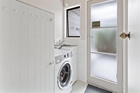 Photo of property in 30 Mannering Place, Hillcrest, Auckland, 0627