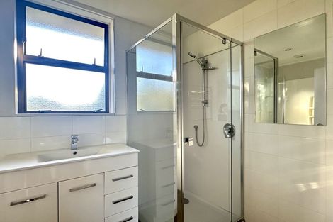 Photo of property in 10 Peter Terrace, Castor Bay, Auckland, 0620