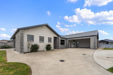 Photo of property in 2 Cupples Street, Papamoa Beach, Papamoa, 3118