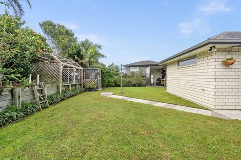 Photo of property in 25 Waitemata Drive, One Tree Point, 0118