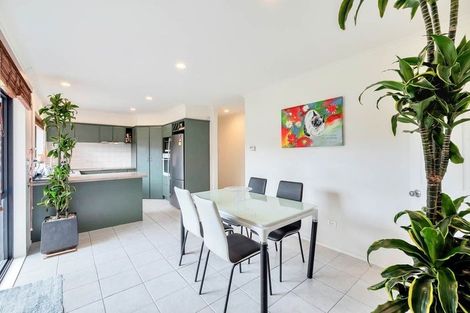 Photo of property in 10 Chelmsley Avenue, Henderson, Auckland, 0612