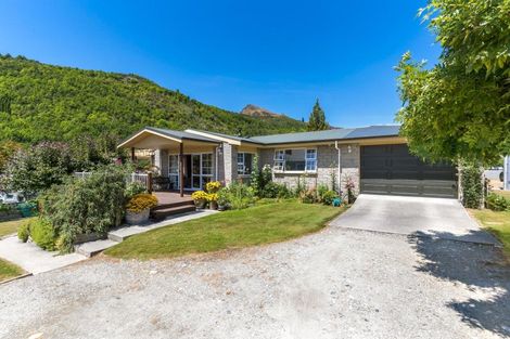 Photo of property in 35 Devon Street, Arrowtown, 9302