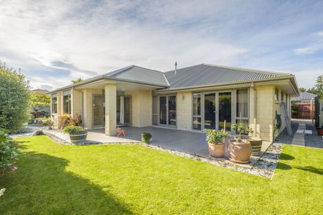 Photo of property in 33 Bottle Lake Drive, Parklands, Christchurch, 8083