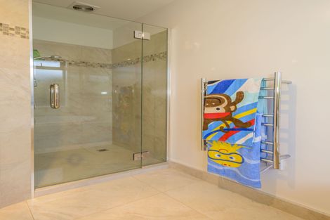 Photo of property in 33 Bottle Lake Drive, Parklands, Christchurch, 8083