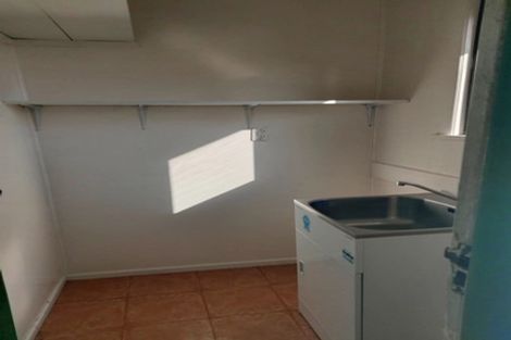 Photo of property in 72 Sylvan Crescent, Te Atatu South, Auckland, 0610