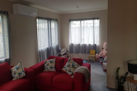Photo of property in 3 Boderg Way, East Tamaki, Auckland, 2016
