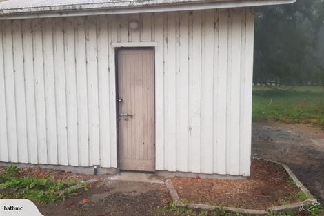 Photo of property in 876 Waitakere Road, Kumeu, 0891