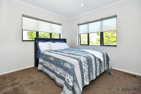 Photo of property in 4225a Great North Road, Glendene, Auckland, 0602