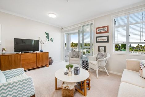 Photo of property in 10 Rewa Rewa Lane, Orewa, 0931