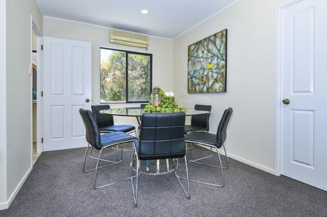 Photo of property in 5 Avonleigh Road, Green Bay, Auckland, 0604