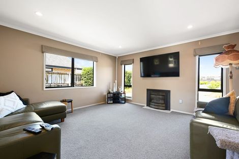 Photo of property in 34 Nielsen Gardens, Rototuna, Hamilton, 3210