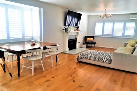 Photo of property in 40 Tiri Tiri Road, Birkdale, Auckland, 0626