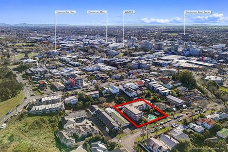 Photo of property in 2/10 Hunter Street, Hamilton Lake, Hamilton, 3204