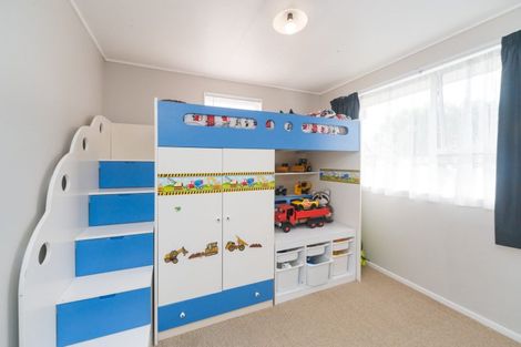 Photo of property in 16 Kowhai Street, Tokomaru, Palmerston North, 4474