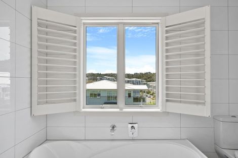 Photo of property in 37 Landmark Terrace, Orewa, 0931