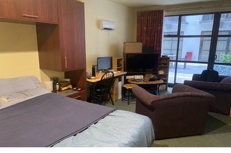 Photo of property in Atrium Towers, 1h/154 The Terrace, Wellington Central, Wellington, 6011
