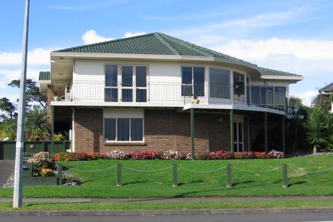 Photo of property in 105 Eugenia Rise, Goodwood Heights, Auckland, 2105