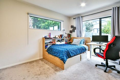 Photo of property in 7 Palmetto Place, Goodwood Heights, Auckland, 2105