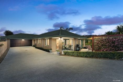 Photo of property in 15 Ina Ville Drive, Pukekohe, 2120