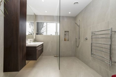 Photo of property in 58 Laingholm Drive, Laingholm, Auckland, 0604