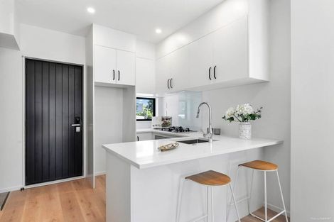 Photo of property in 3/62 Highland Drive, Highland Park, Auckland, 2010