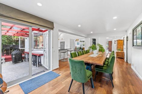 Photo of property in 52 Rising Parade, Fairview Heights, Auckland, 0632