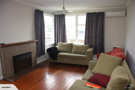 Photo of property in 16 Franklin Avenue, Hokowhitu, Palmerston North, 4410