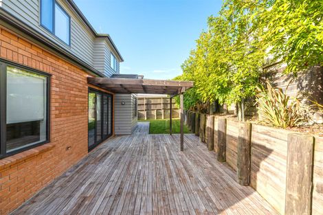 Photo of property in 23 Midhurst Avenue, Henderson, Auckland, 0612