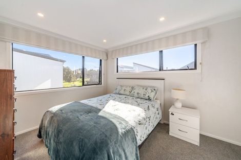 Photo of property in 5 Gloaming Lane, Wallaceville, Upper Hutt, 5018