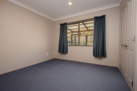 Photo of property in 42 Mandeville Place, Unsworth Heights, Auckland, 0632