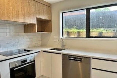 Photo of property in 9/11 Scanlen Terrace, Kelston, Auckland, 0602