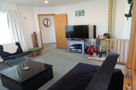 Photo of property in 18 Lavelle Road, Henderson, Auckland, 0612