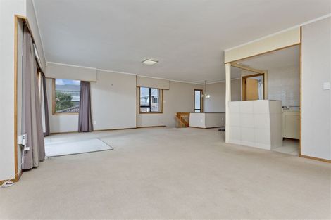 Photo of property in 15 Westwell Road, Belmont, Auckland, 0622