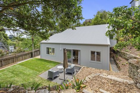 Photo of property in 5 Awanui Street, Merrilands, New Plymouth, 4312