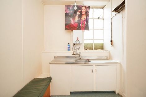 Photo of property in 24 Esk Street, Roslyn, Palmerston North, 4414