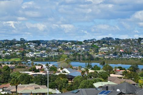 Photo of property in 37 Grovenor Drive, Orewa, 0931